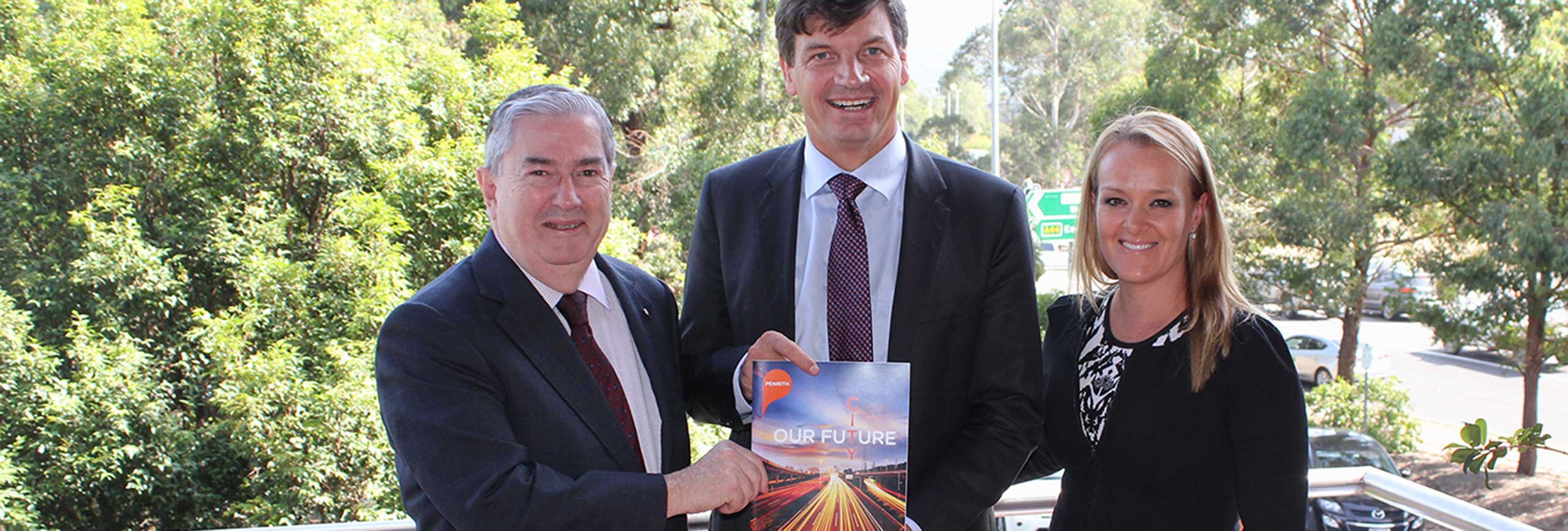 Deputy Mayor Ross Fowler OAM presented Council's 2016 Priorities document to Assistant Minister for Cities and Digital Transformation and Member for Hume Angus Taylor MP, who was invited to Penrith by Lindsay MP Fiona Scott.